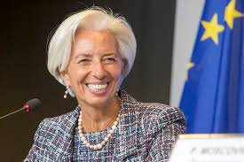 Christine Lagarde, antiga diretora-geral do Fundo Monetário Internacional conseguiu o apoio de 394 eurodeputados, contra 206 votos desfavoráveis e 49 abstenções, garantindo a nomeação para a presidência do banco central da Zona Euro.

O presidente do BCE é nomeado pelo Conselho Europeu, onde estão representados os chefes de Estado e de Governo da União Europeia, &nbsp;por maioria qualificada por recomendação do Conselho da UE e após consulta ao Parlamento Europeu e ao Conselho do BCE, como previsto no tratado sobre o funcionamento da UE.&nbsp;

O mandato tem uma duração de oito anos, não renováveis.

Tal como a futura Comissão Europeia, Lagarde tomará posse no dia 1 de Novembro de 2019.