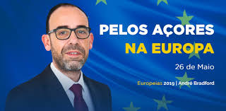 André Bradford, de 48 anos, foi eleito para o Parlamento Europeu pela primeira vez neste mandato e era um dos três portugueses a integrar a Comissão de Agricultura e Desenvolvimento Rural.

Após ter tomado posse no dia 26 de Maio, sofreu um enfarte a 8 de Julho que se veio a revelar fatal.

Natural de Ponta Delgada, André Bradford era licenciado em Comunicação Social.

Foi o quinto nome da lista do PS às eleições europeias.

Era líder da bancada socialista na Assembleia Legislativa Regional dos Açores, cargo a que teve de abdicar para rumar a Bruxelas.

Anteriormente tinha sido secretário regional da presidência no Governo Regional liderado por Carlos César, entre 2008 e 2012.

Durante a campanha para as eleições europeias participou em nome do PS no debate promovido pela CAP no Centro de Imprensa de Bruxelas.


	


Fonte: Agência Lusa (PS/Açores)